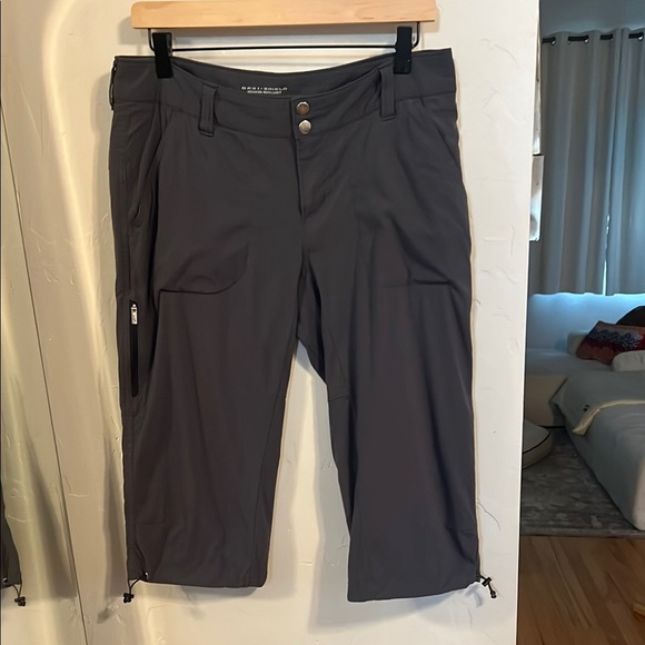 Columbia Women's Charcoal capri - Picture 1 of 3